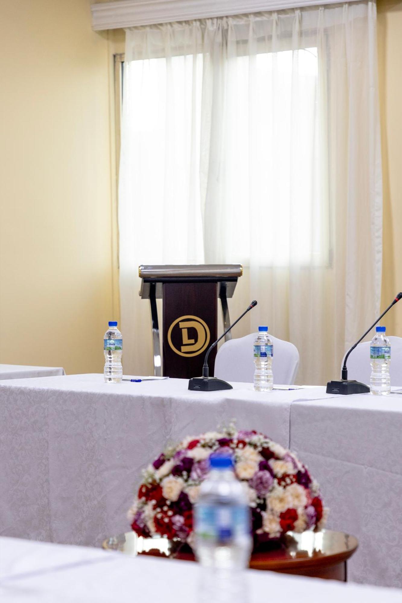 Dreamliner Hotel Addis Ababa Bagian luar foto